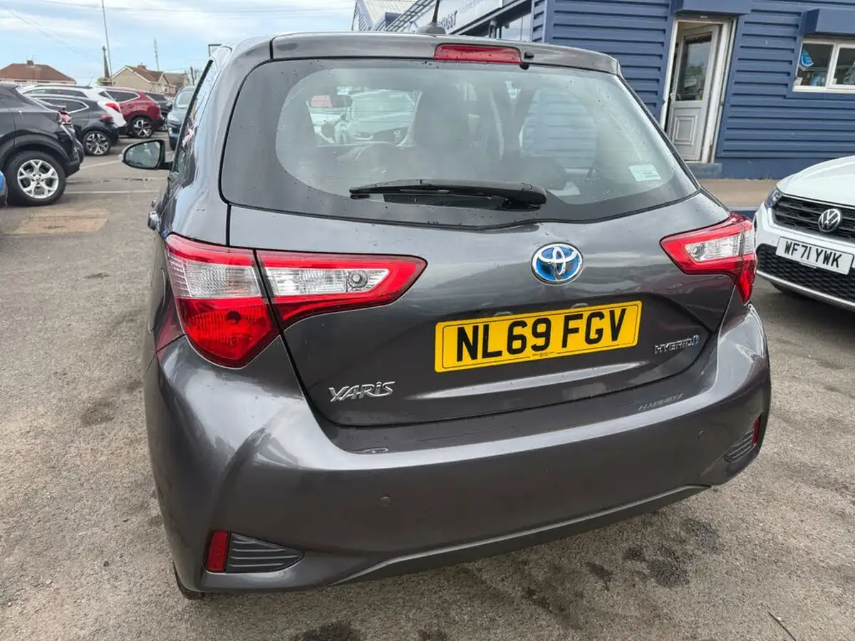 2019-toyota-yaris-15-vvt-i-icon-tech-98bhp-hybrid-1497cc-e-cvt-big-5