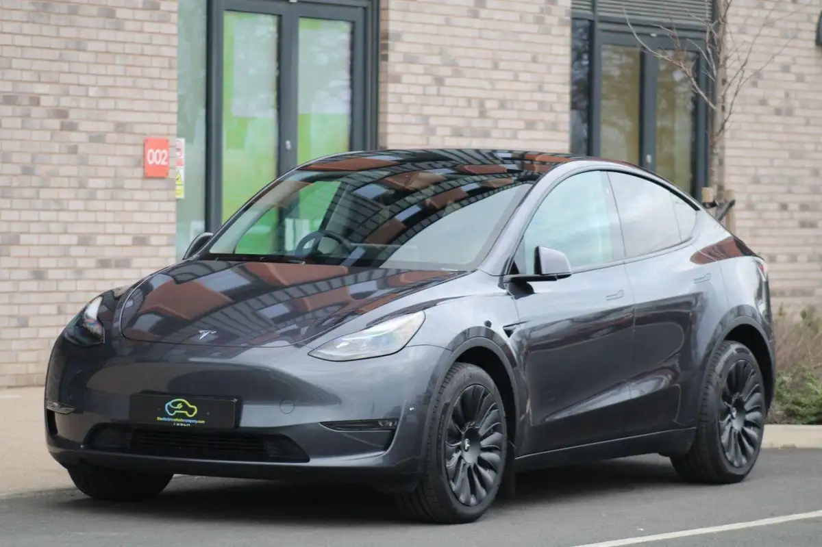 2023-tesla-model-y-e-long-range-big-2