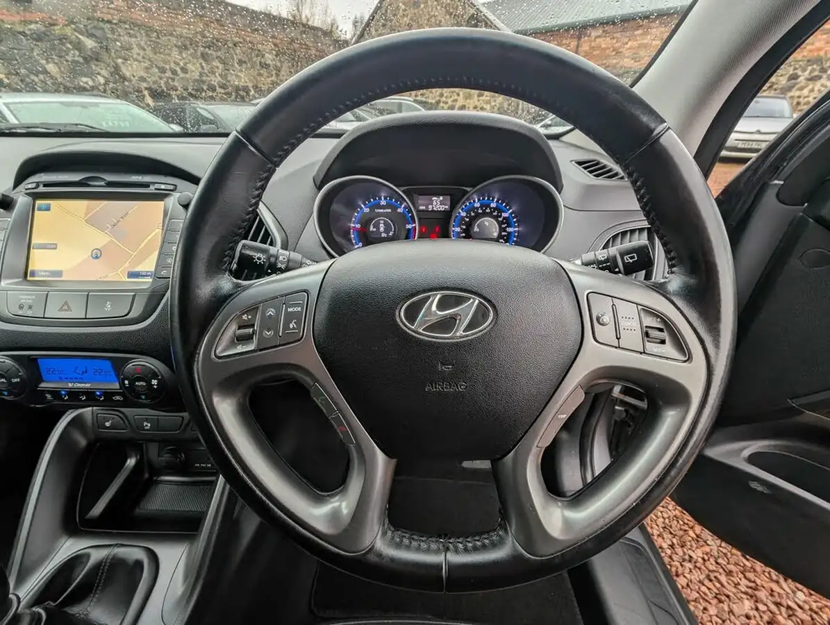 2014-hyundai-ix35-17td-se-nav-big-8