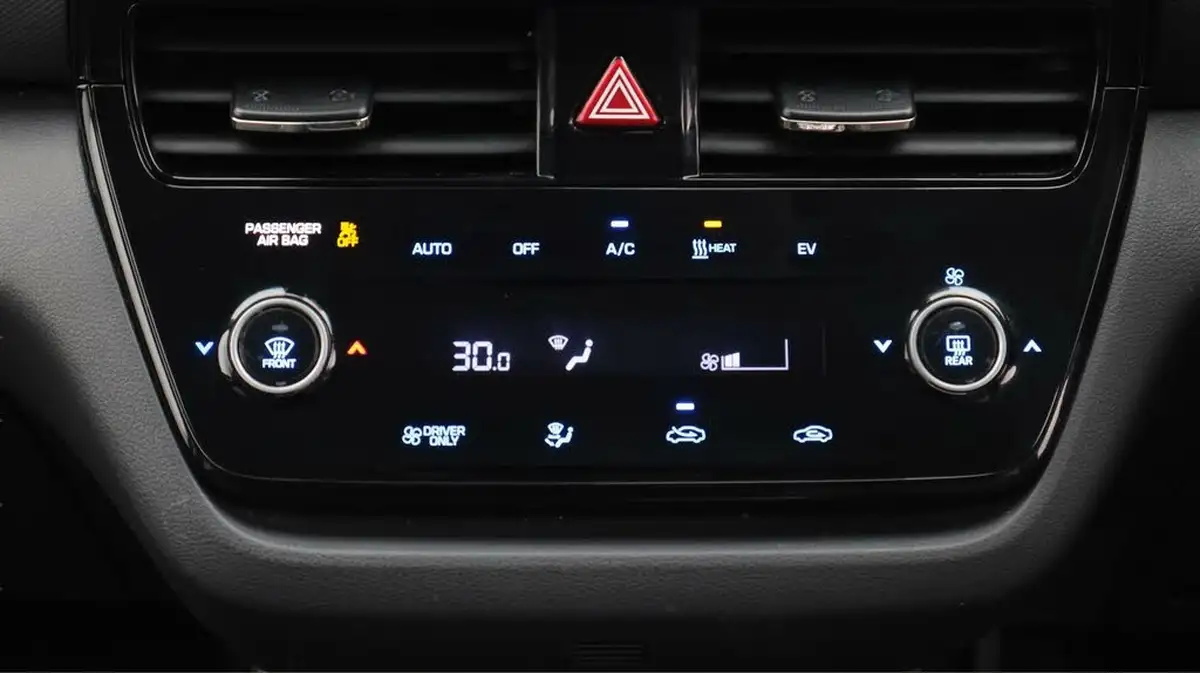 2022-hyundai-ioniq-e-premium-se-electric-big-12