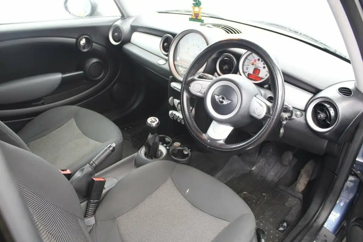 2010-mini-cooper-14-first-75bhp-big-13