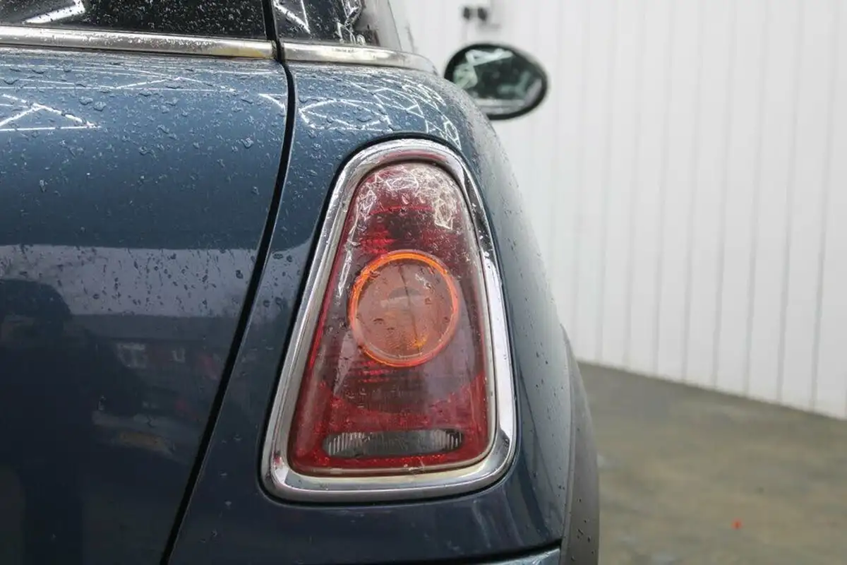 2010-mini-cooper-14-first-75bhp-big-10