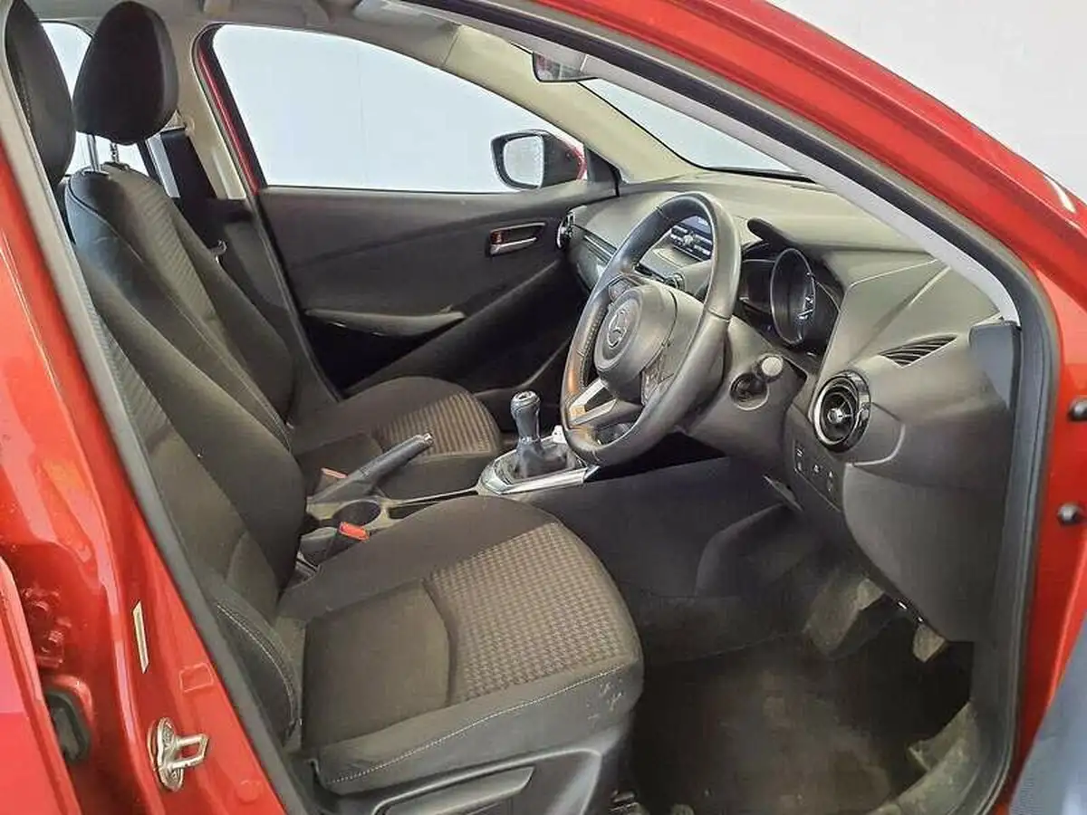 2018-mazda-mazda2-15-se-l-big-4