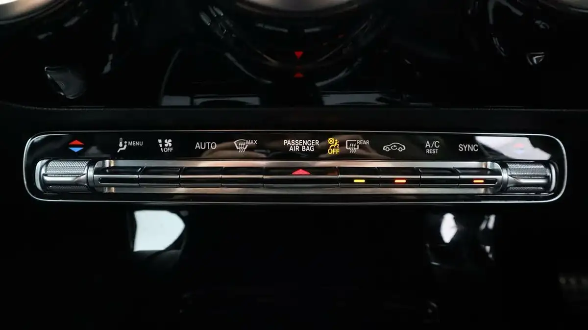 2020-mercedes-benz-a-class-15d-a180d-amg-line-saloon-4d-7g-dct-big-12
