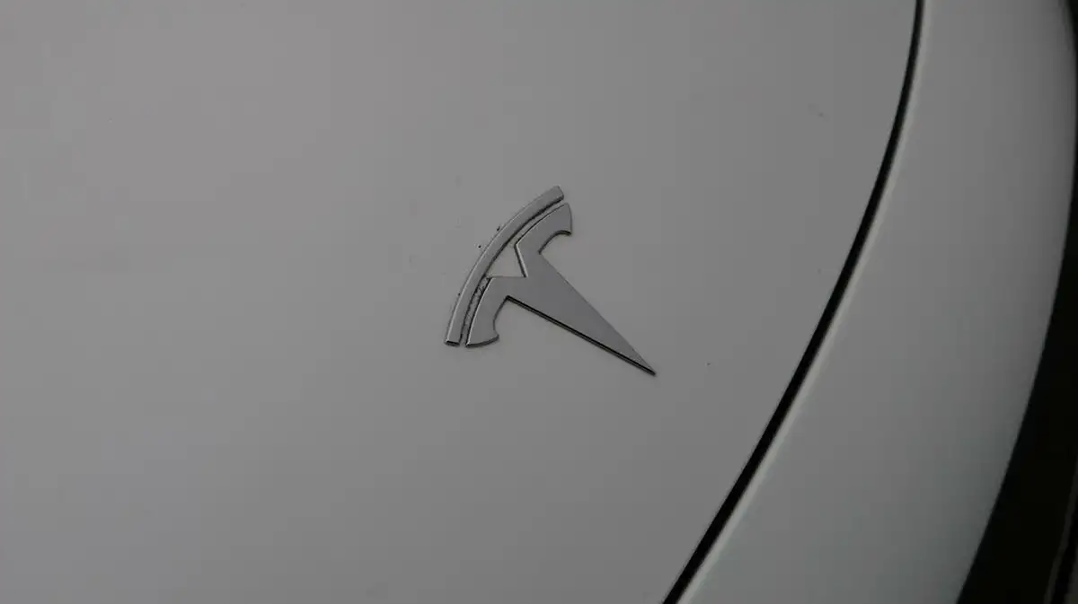 2021-tesla-model-3-e-long-range-4x4-big-22