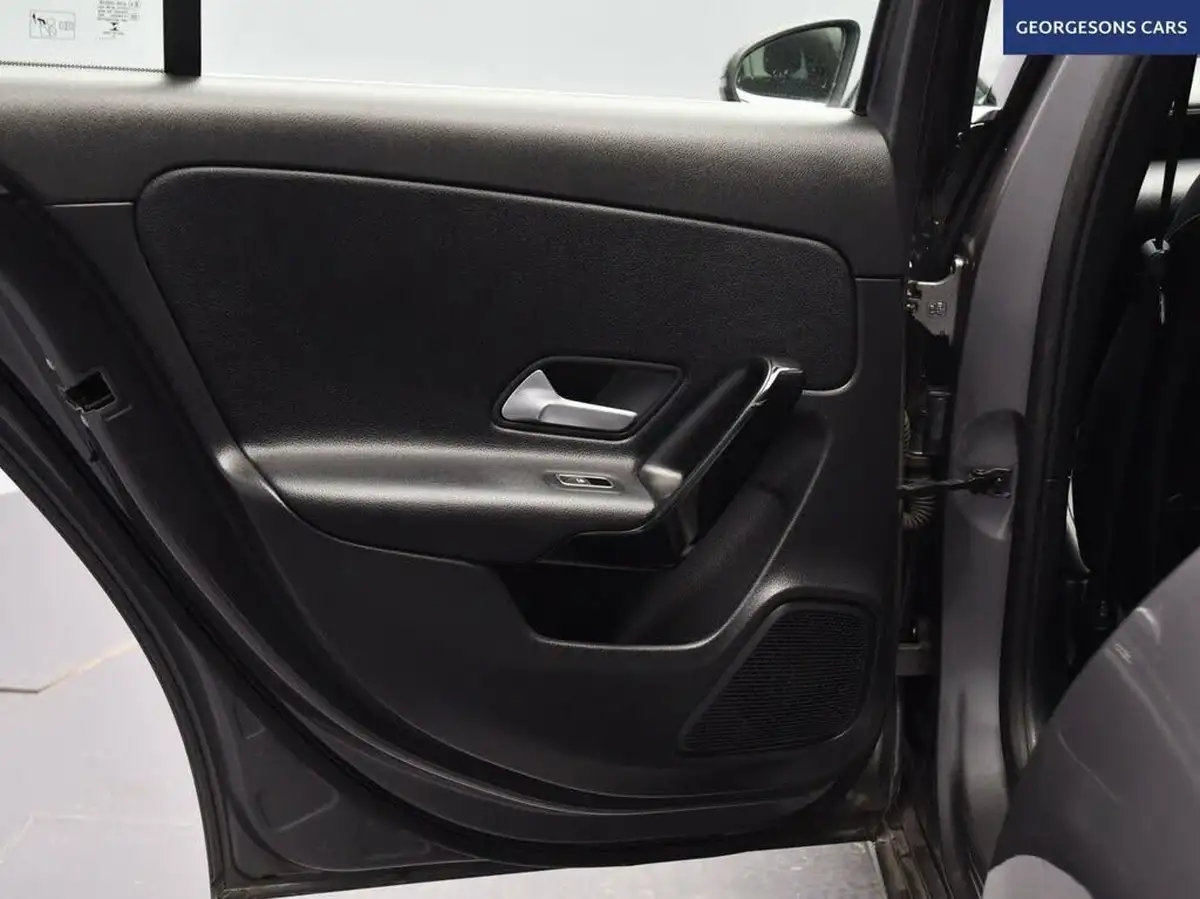 2019-mercedes-benz-a-class-13-a180-se-big-25
