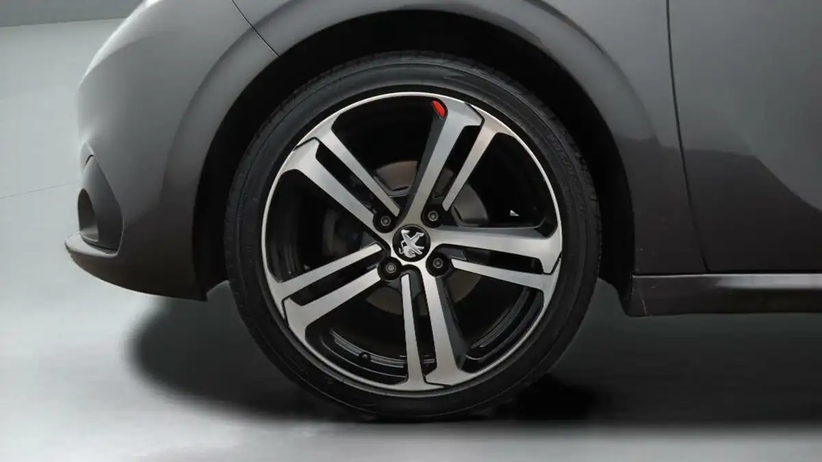 2019-peugeot-208-12-puretech-gt-line-110bhp-big-18