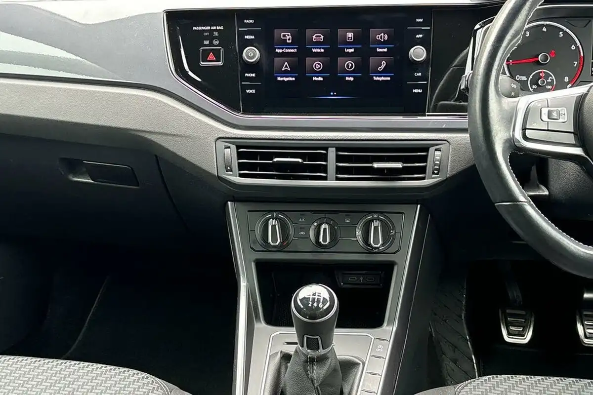 2021-volkswagen-polo-10-tsi-r-line-110ps-big-34