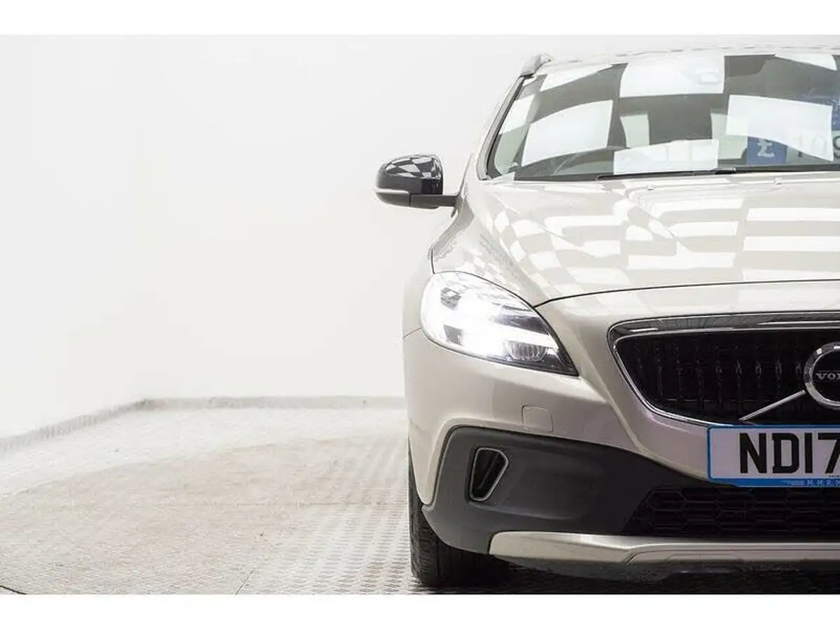 2017-volvo-v40-15-t3-cross-country-big-4