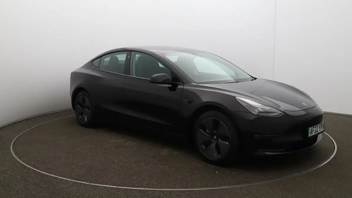 2022-tesla-model-3-e-long-range-big-35