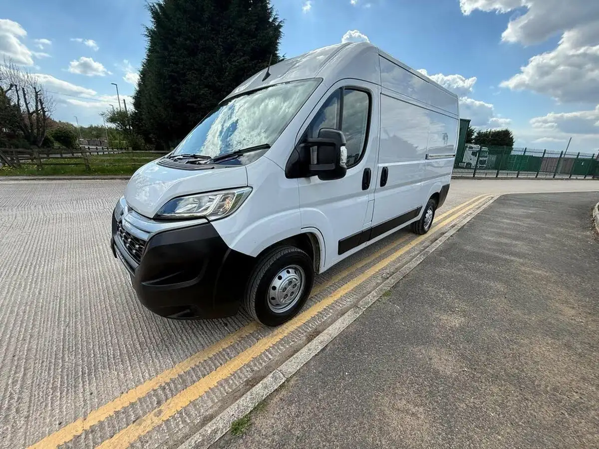 2022-citroen-relay-22bluehdi-35-l2h2-enterprise-big-12