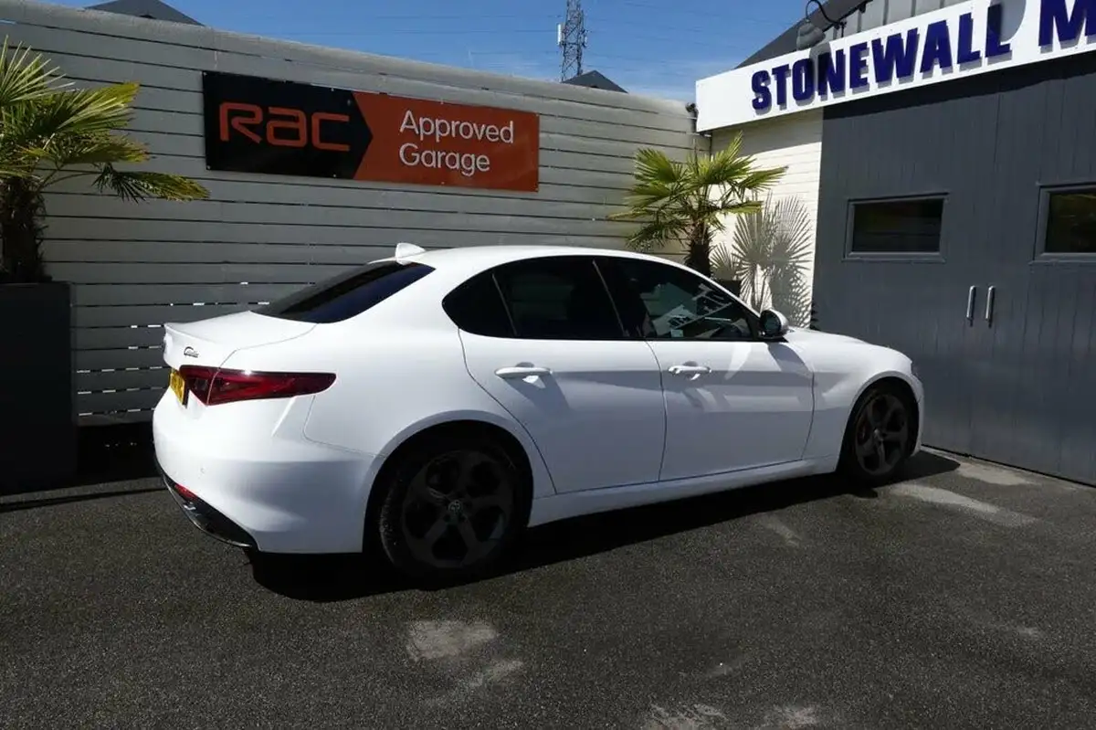 2017-alfa-romeo-giulia-22td-speciale-big-17