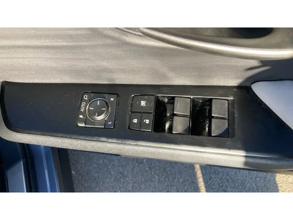 2021-lexus-ux-250h-20-takumi-big-31