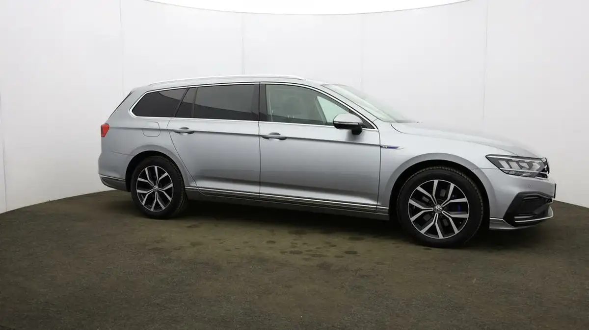 2020-volkswagen-passat-14-tsi-gte-estate-5d-big-41