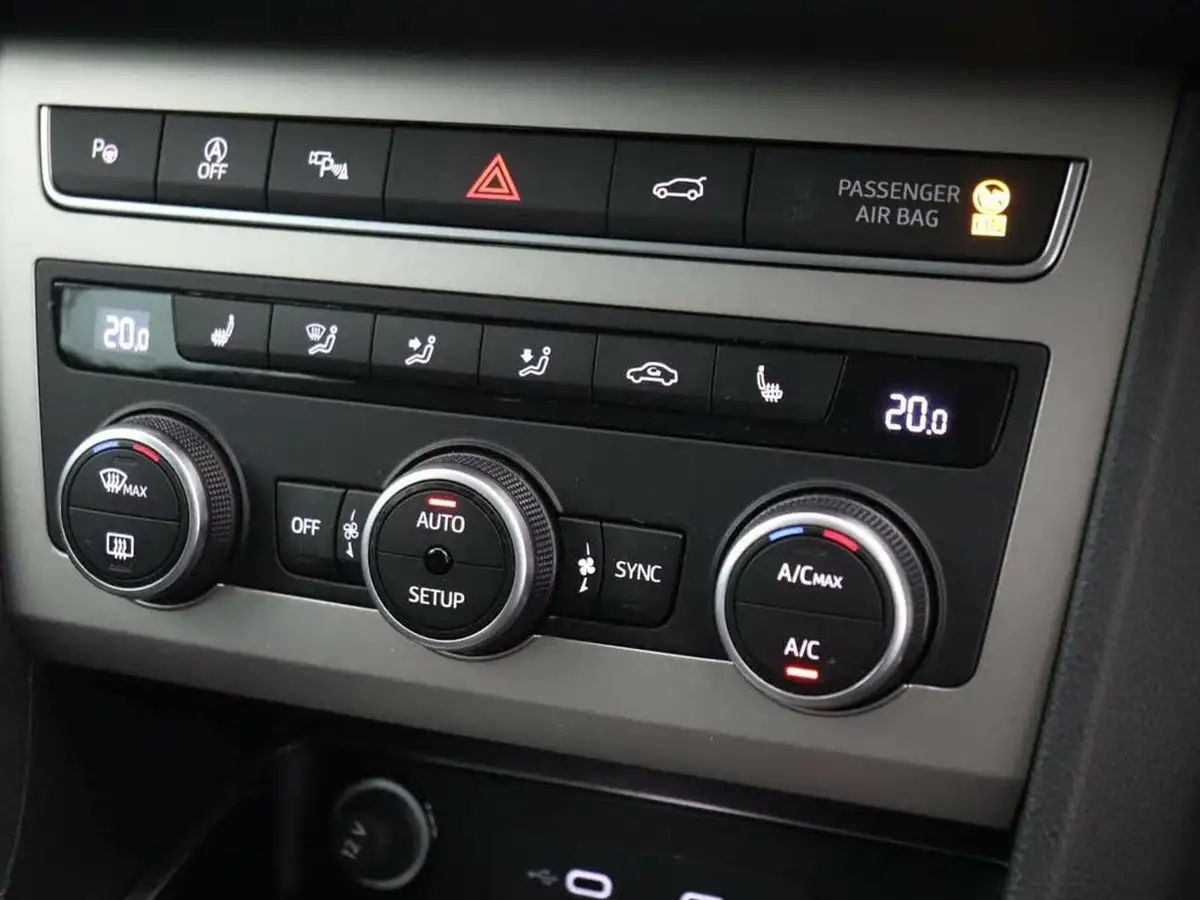 2022-seat-ateca-15-ecotsi-xperience-lux-dsg-big-18