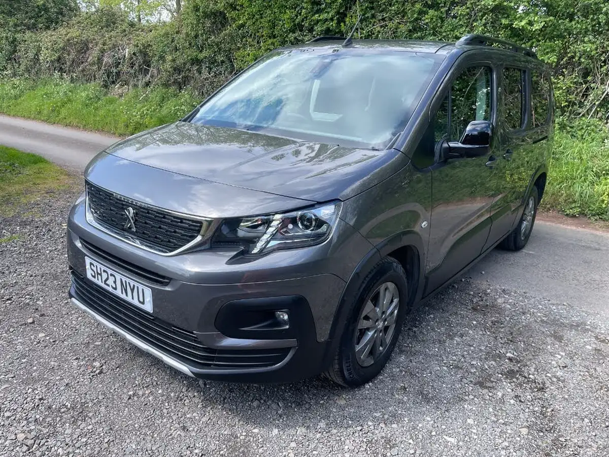 2023-peugeot-rifter-big-18