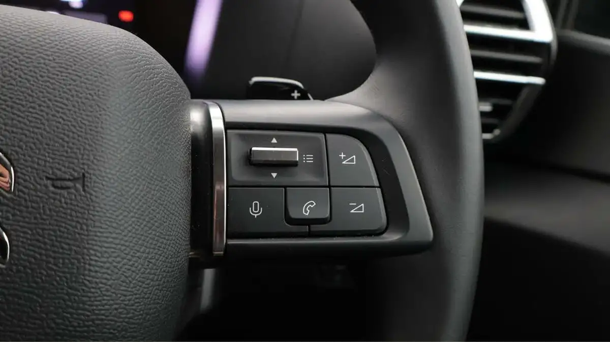 2022-citroen-c4-12-puretech-shine-plus-155ps-big-24