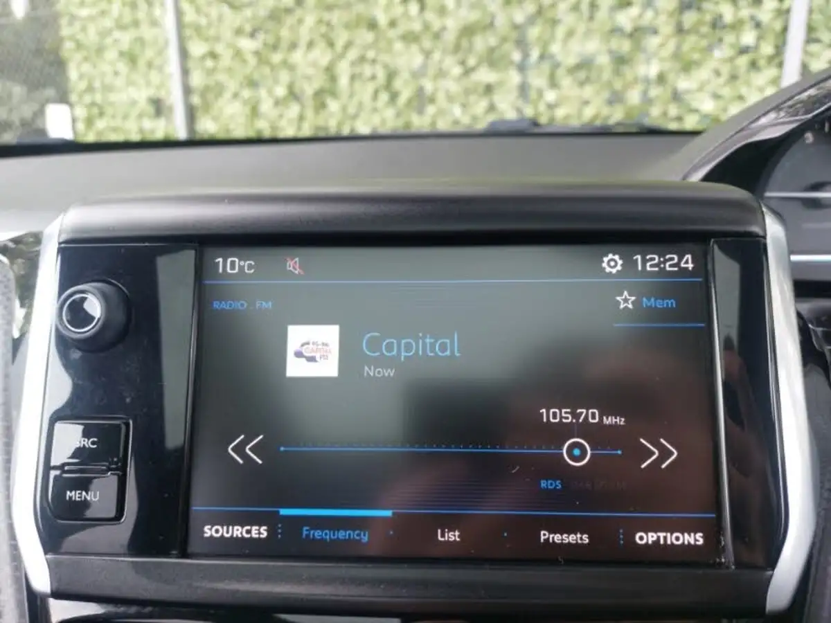 2017-peugeot-2008-suv-12-puretech-allure-110bhp-ss-big-6