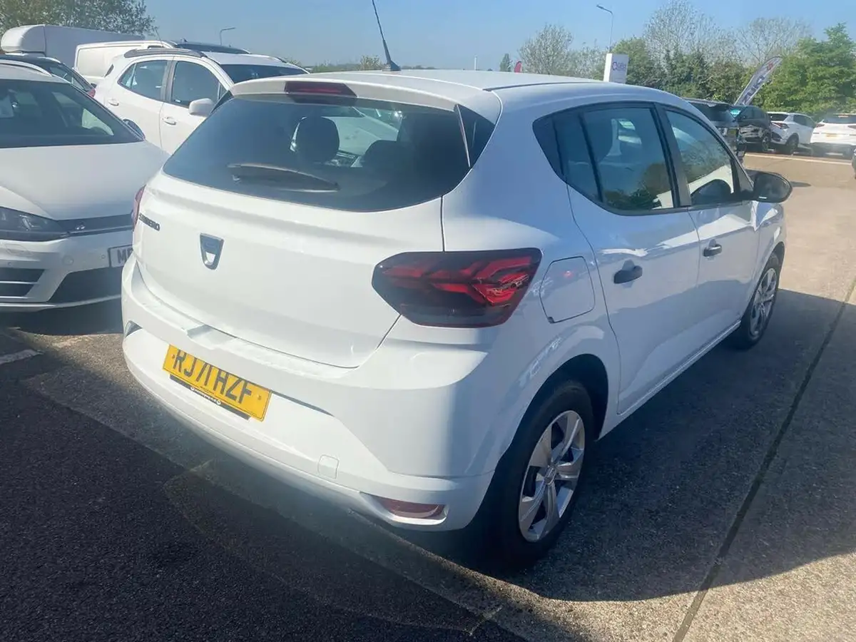 2021-dacia-sandero-10-sce-essential-big-5