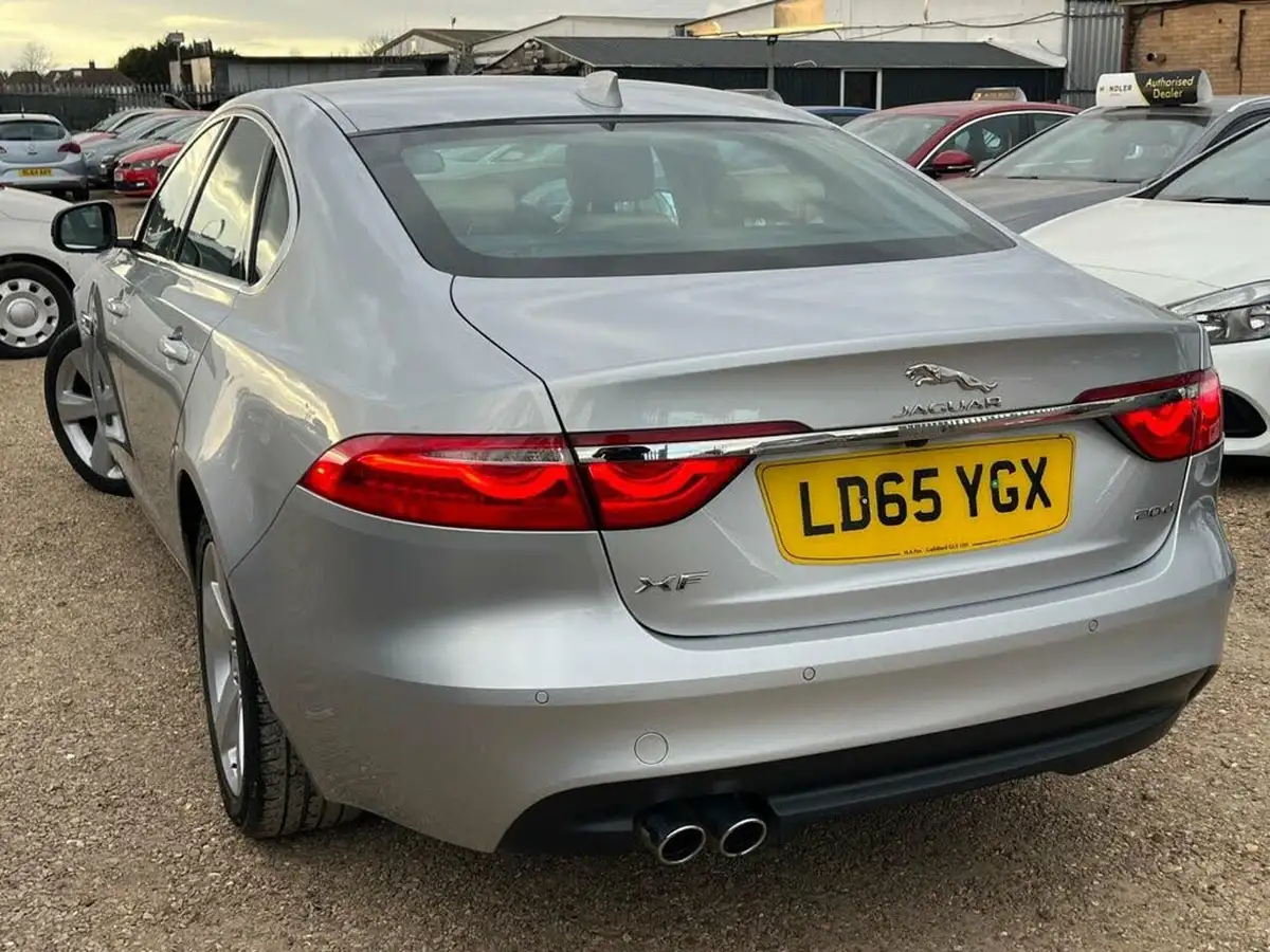 2015-jaguar-xf-20td-portfolio-180ps-big-3