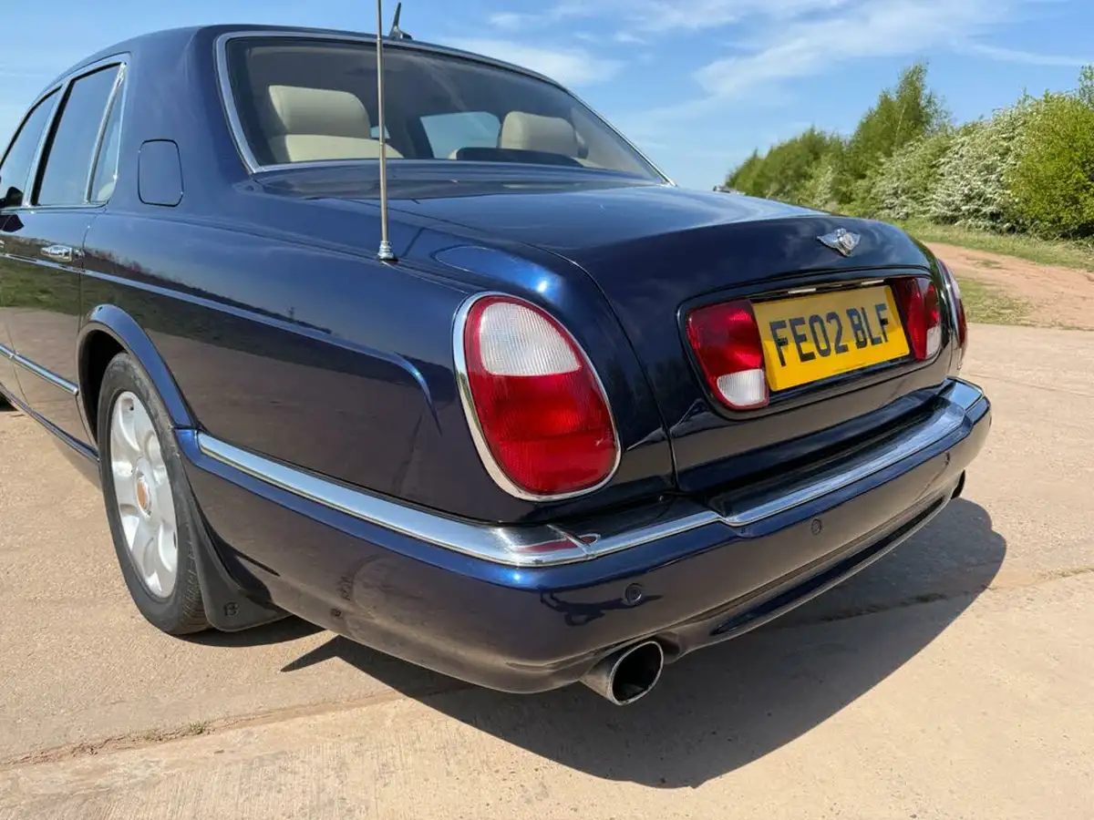 2002-bentley-arnage-68-r-big-37