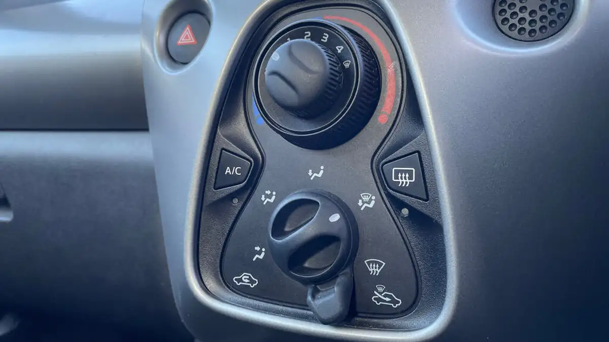 2016-peugeot-108-10-active-hatchback-5d-big-22