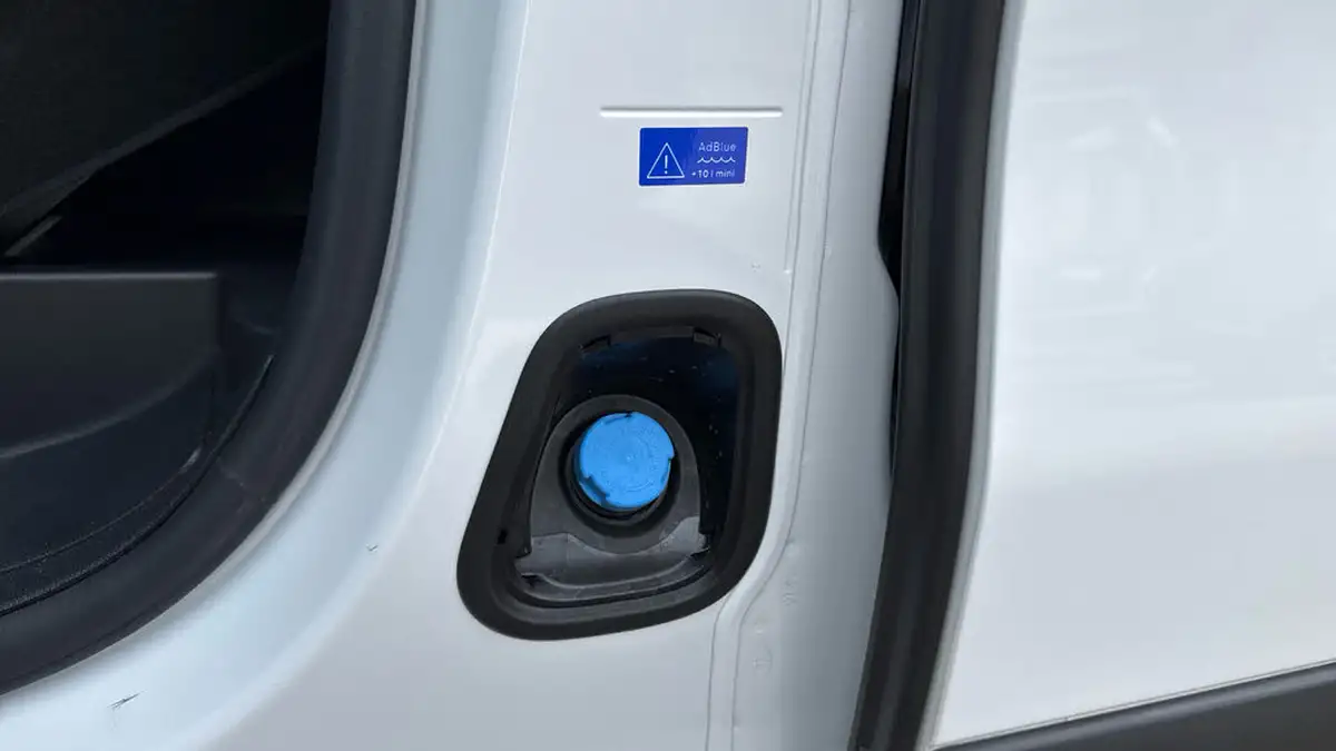 2023-peugeot-expert-15-bluehdi-professional-premium-standard-1000-big-61