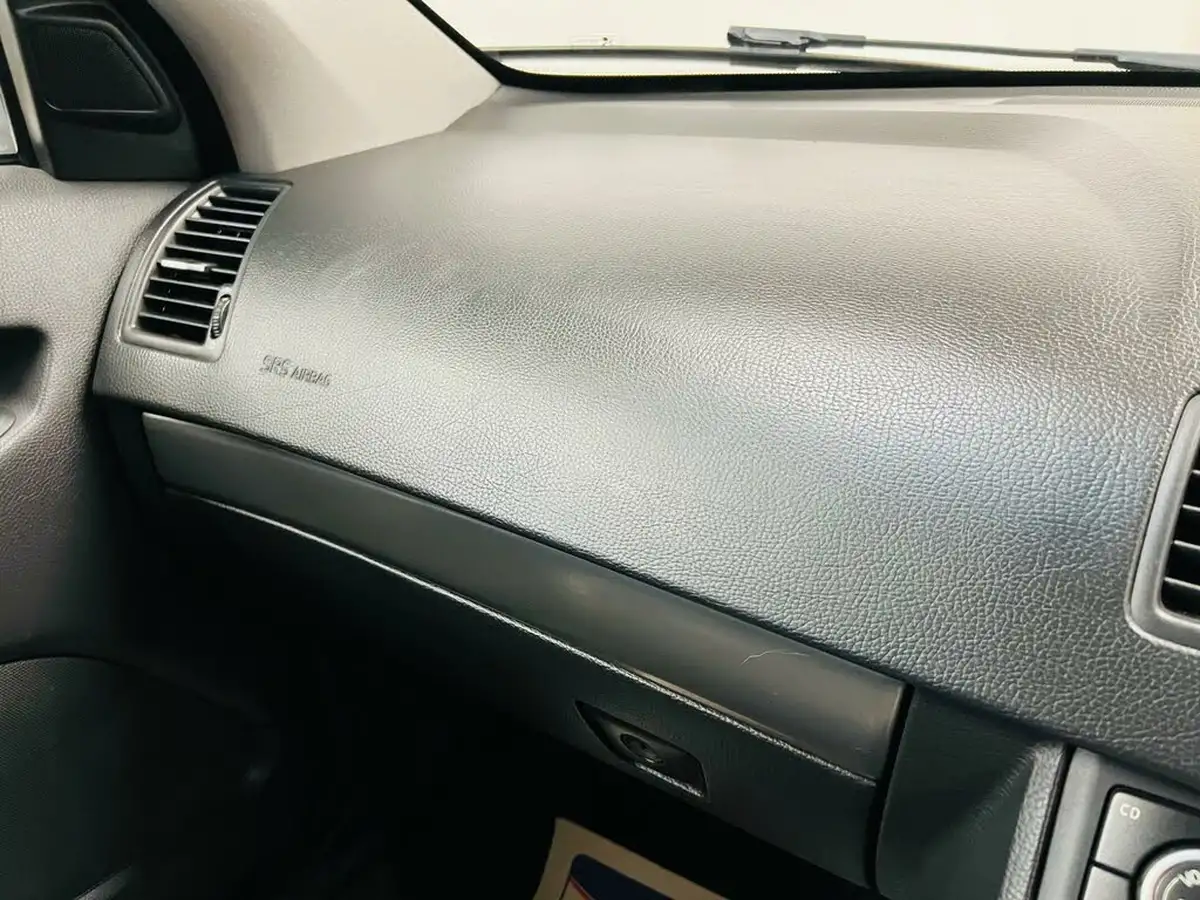 2011-volvo-xc90-big-37