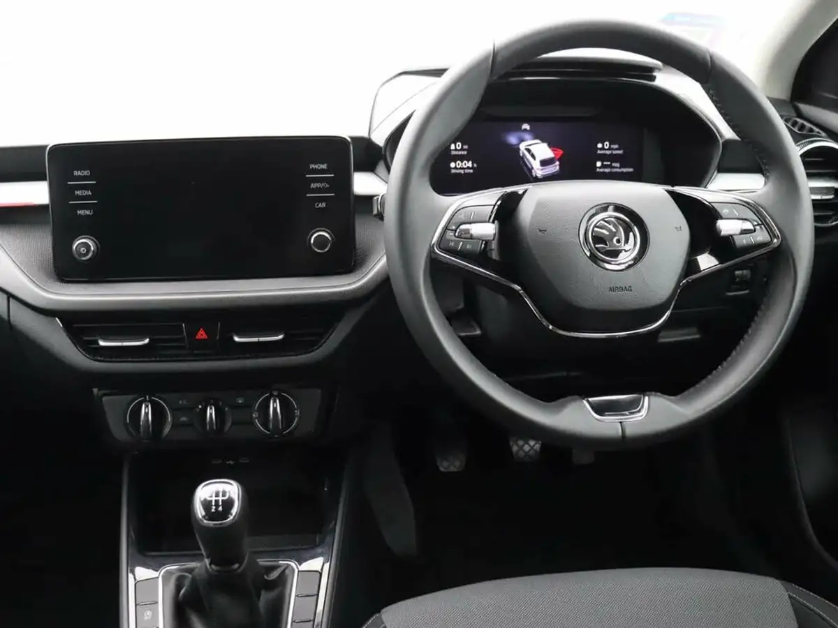 2023-skoda-fabia-10-mpi-colour-edition-big-13