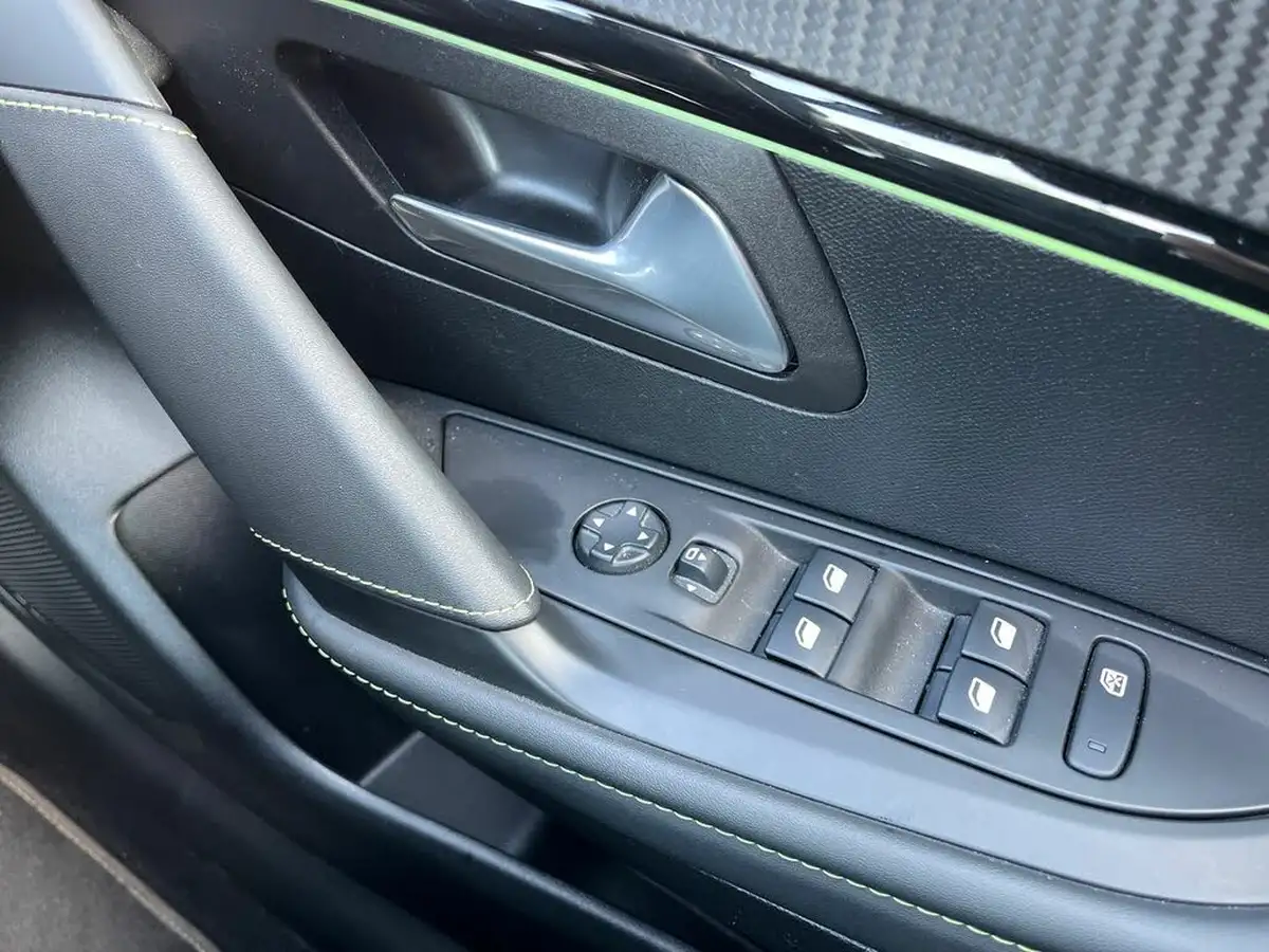 2021-peugeot-208-e-gt-50kwh-big-27