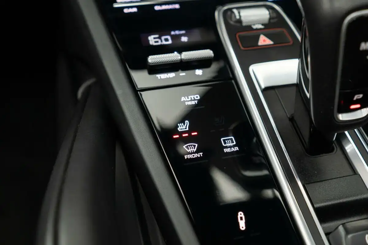 2019-porsche-cayenne-30-v6-coupe-big-29