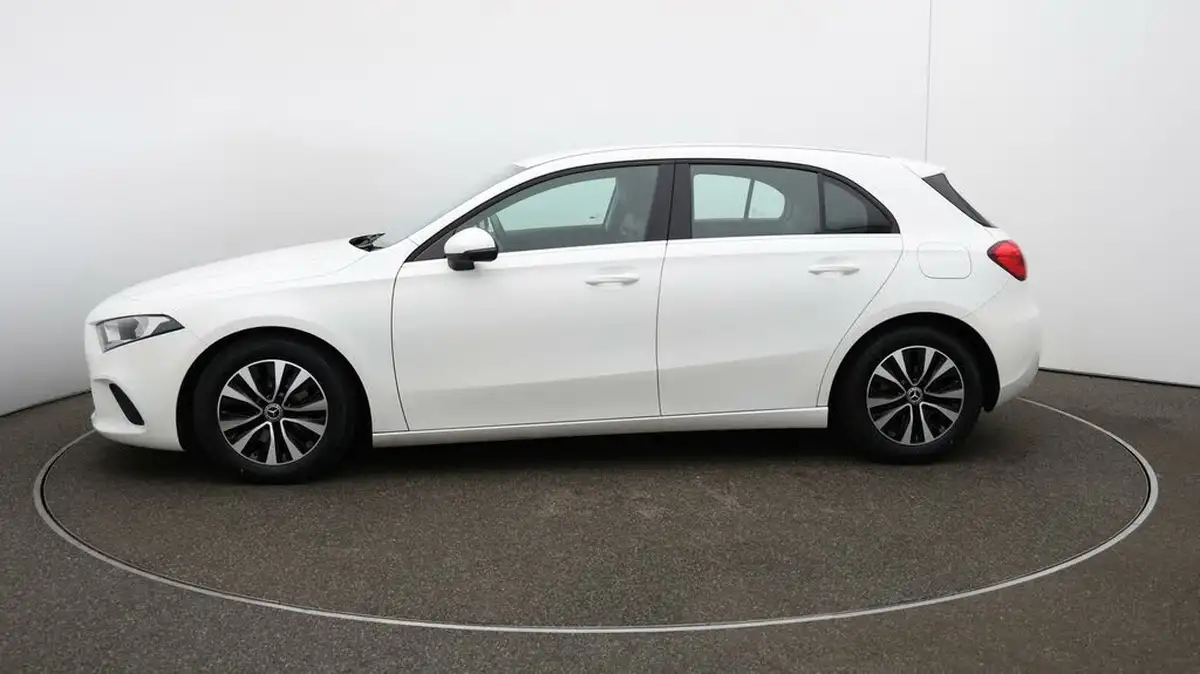 2021-mercedes-benz-a-class-13-a180-se-7g-dct-big-56