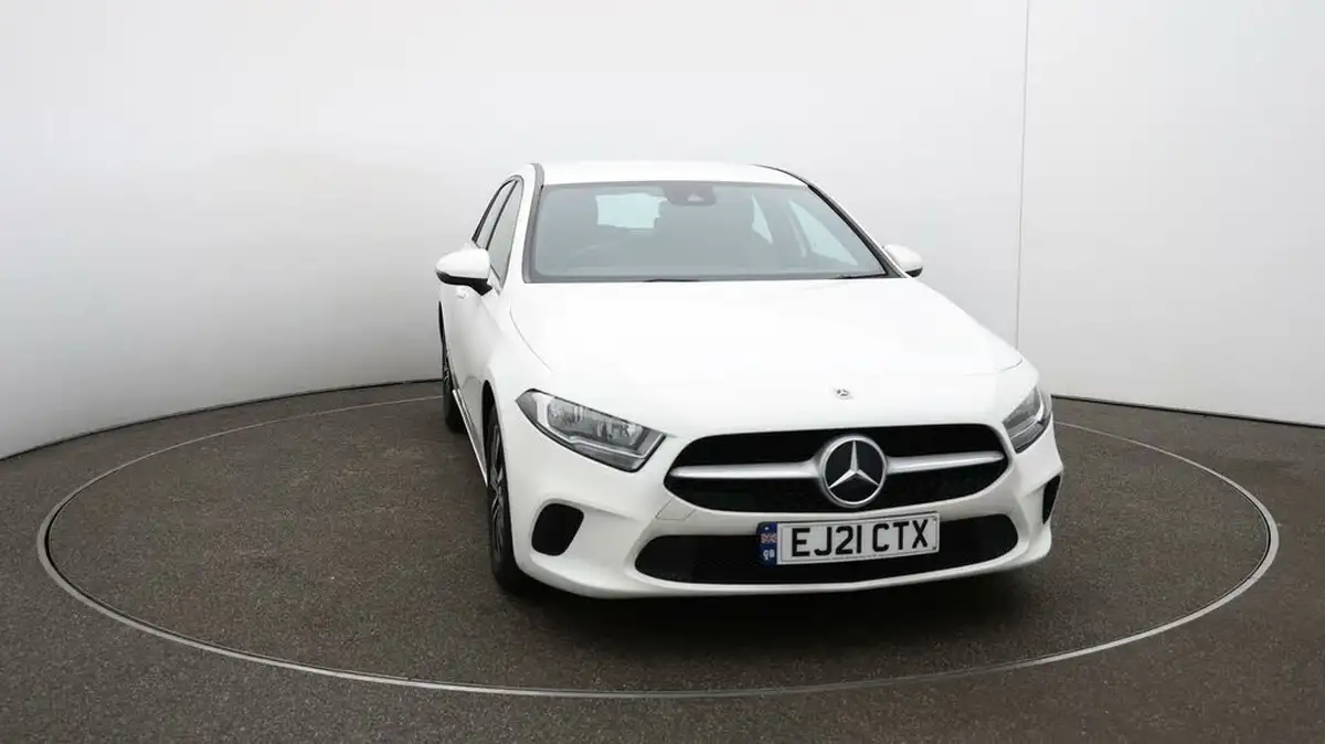 2021-mercedes-benz-a-class-13-a180-se-7g-dct-big-32