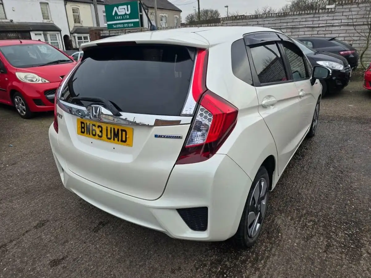 2013-honda-fit-18-hybrid-cruise-big-2