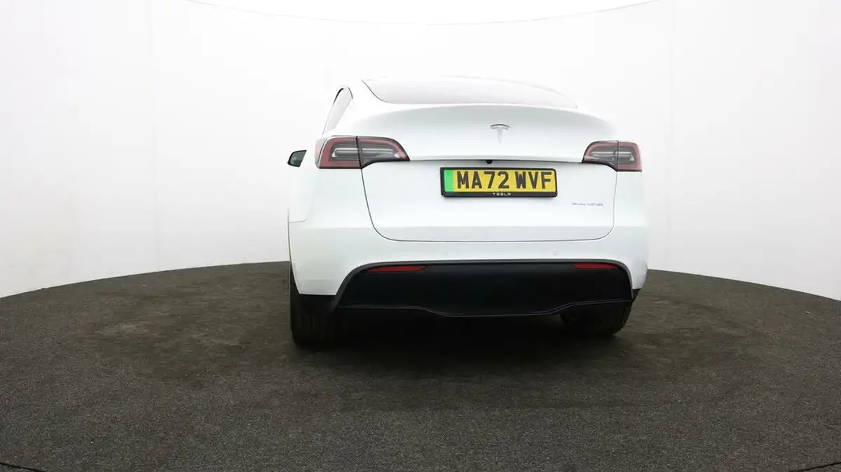 2022-tesla-model-y-e-long-range-big-36