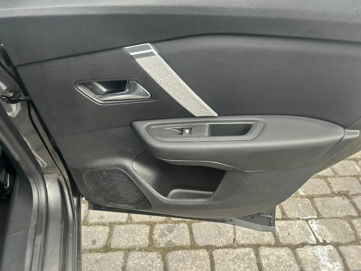 2022-citroen-c4-12-puretech-shine-130ps-big-30