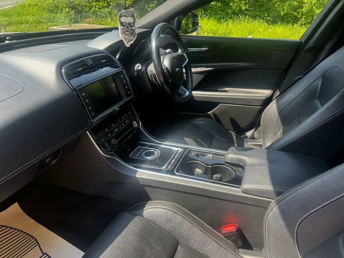 2016-jaguar-xe-20d-r-sport-180ps-auto-big-71