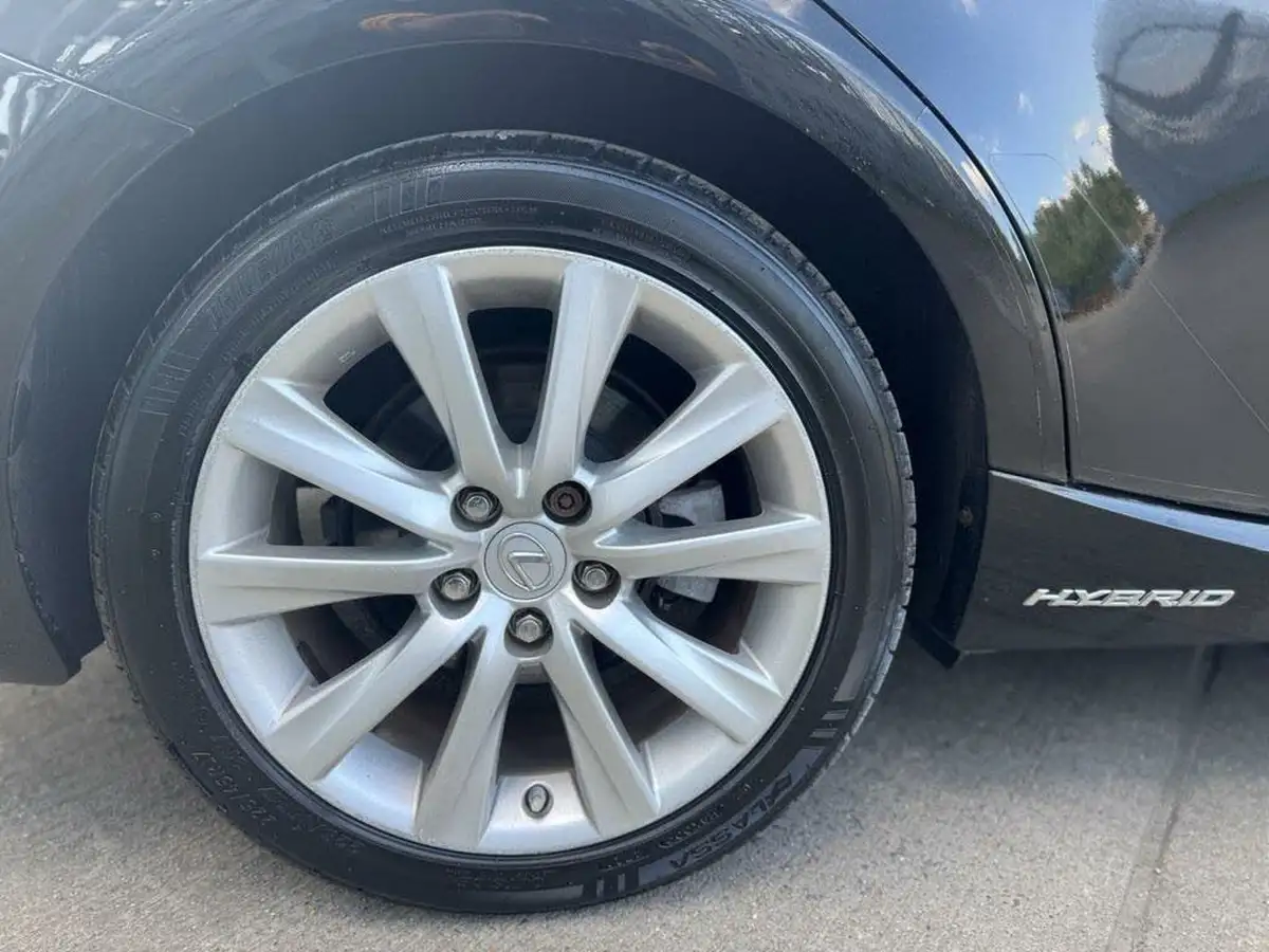 2014-lexus-is-300h-25-executive-edition-big-26