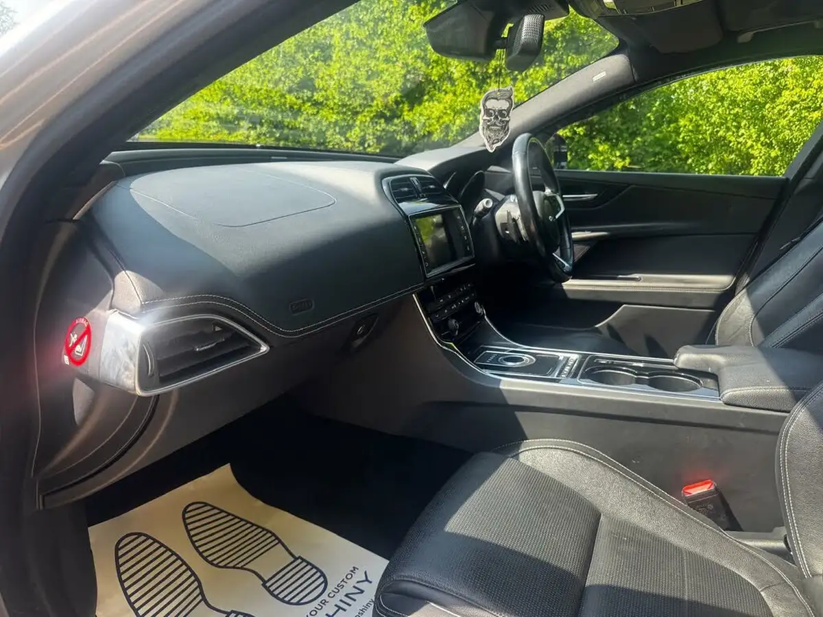 2016-jaguar-xe-20d-r-sport-180ps-auto-big-47