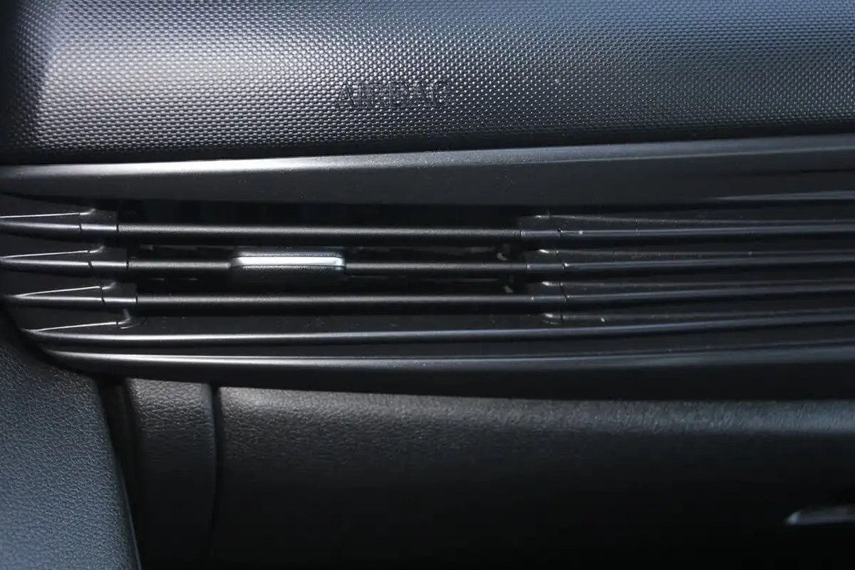 2021-hyundai-bayon-10-t-gdi-se-connect-big-13