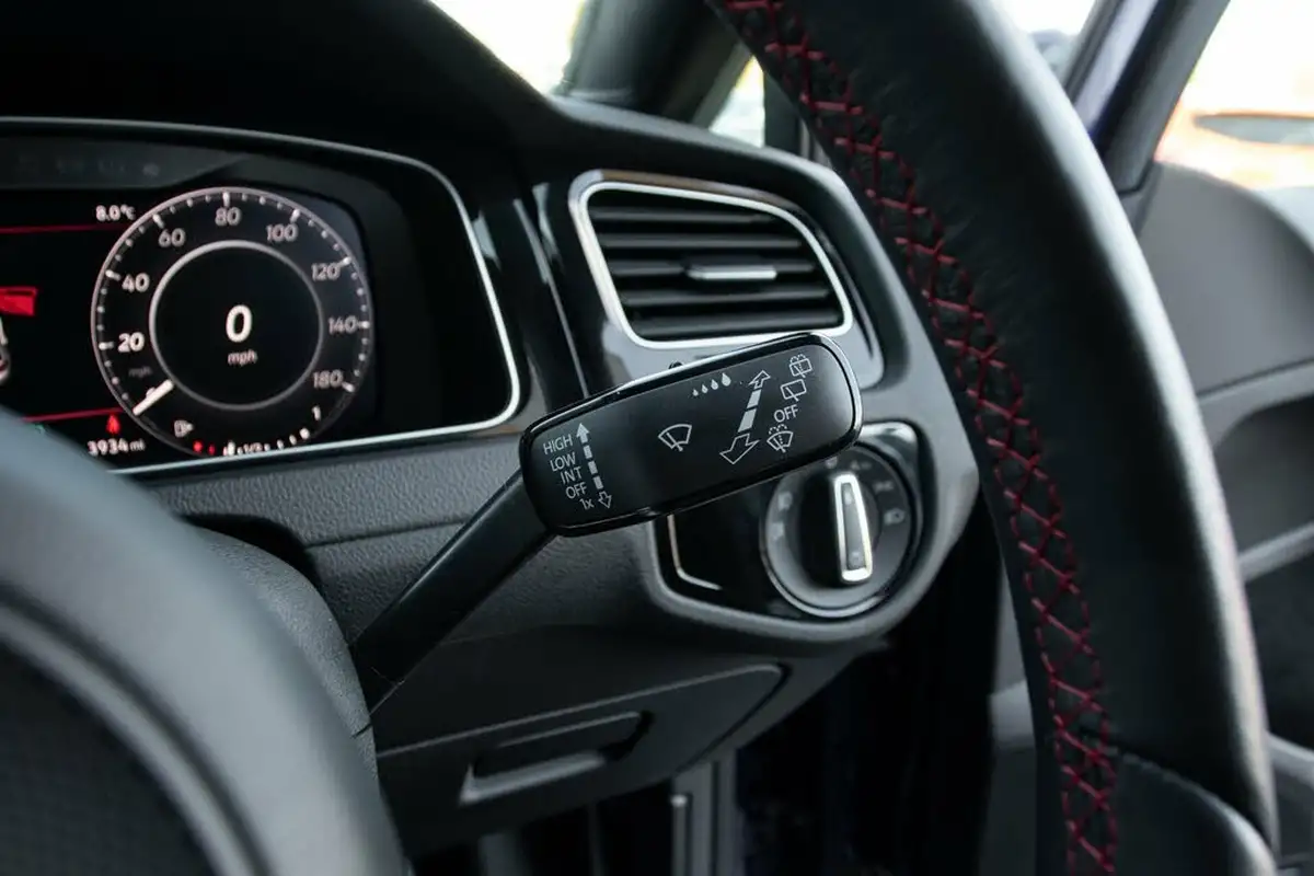 2020-volkswagen-golf-20-tsi-gti-performance-5d-dsg-big-17