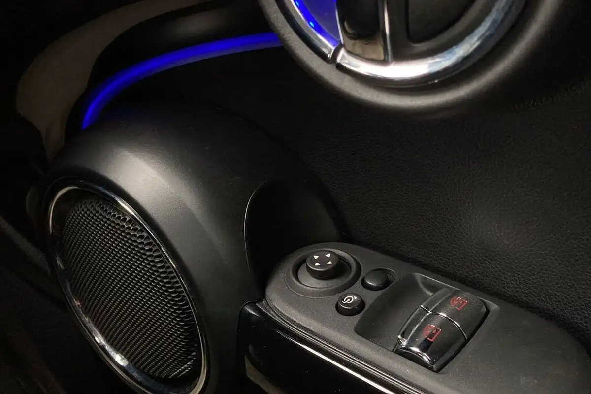 2018-mini-cooper-20-cooper-s-exclusive-ss-hatchback-3d-big-32