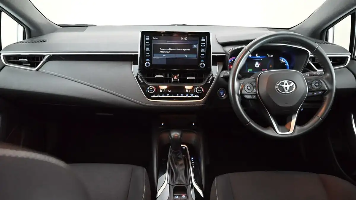 2023-toyota-corolla-18-vvt-i-icon-120bhp-trk-hatchback-5d-big-13