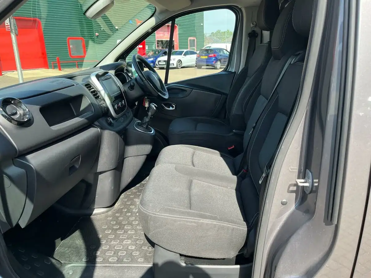 2020-renault-trafic-20dci-sl28-energy-120-sport-big-18