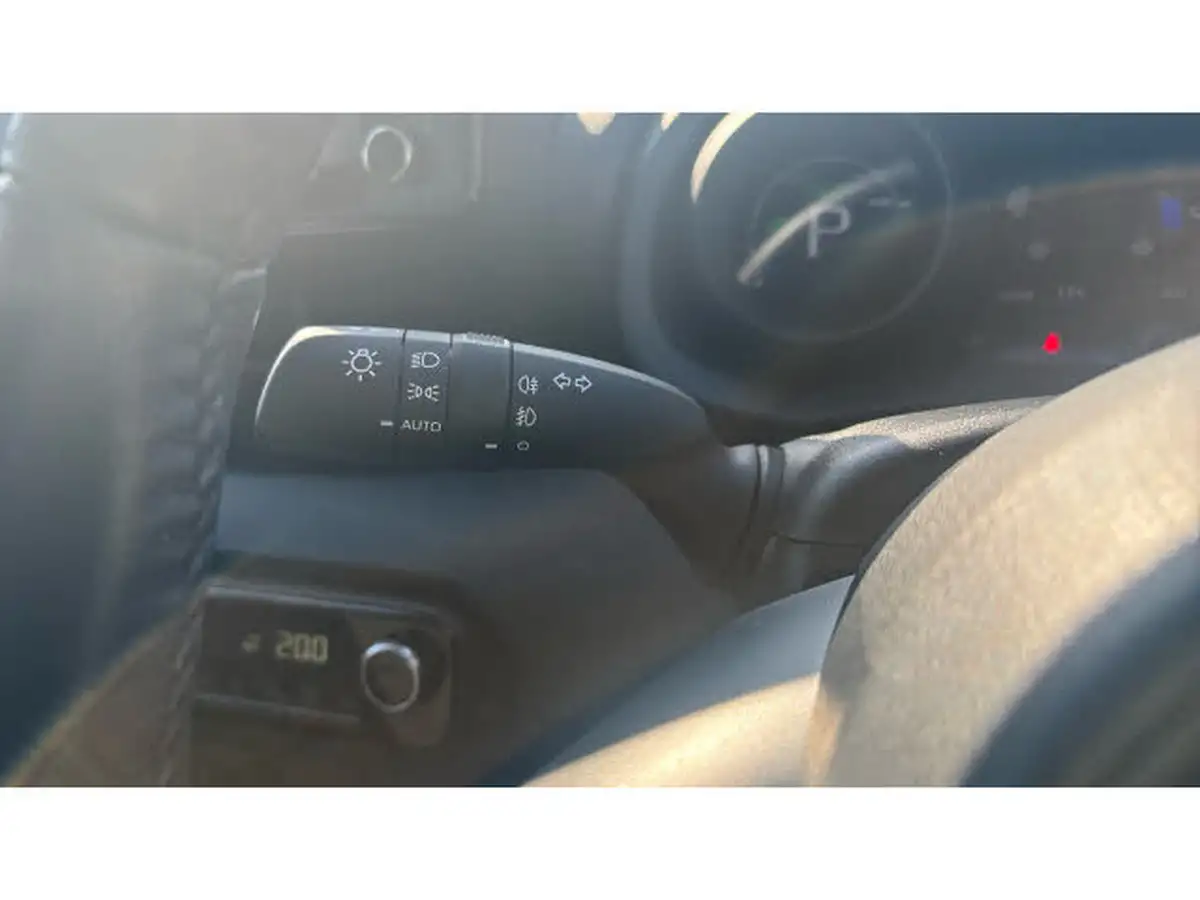 2021-toyota-yaris-15-vvt-i-design-big-24