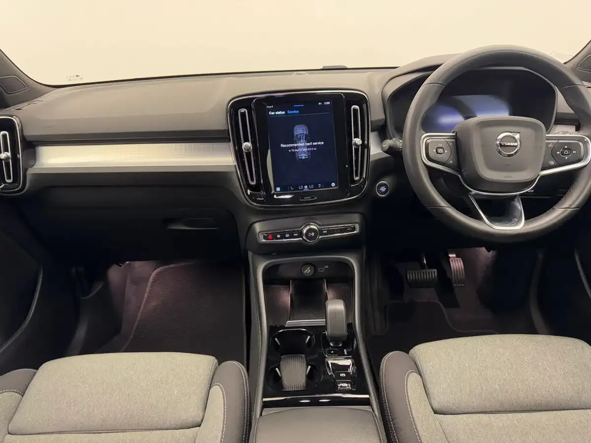 2023-volvo-xc40-20-b3-plus-big-13