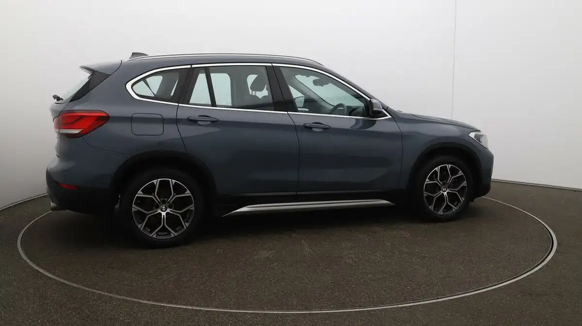 2022-bmw-x1-20-sdrive20i-xline-big-42