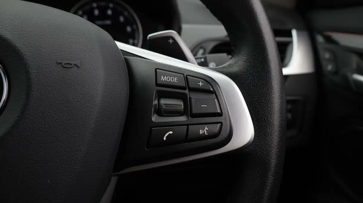2022-bmw-x1-20-sdrive20i-xline-big-25