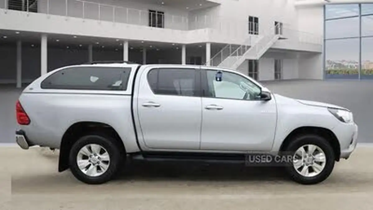 2020-toyota-hi-lux-24d-4d-icon-35t-big-4