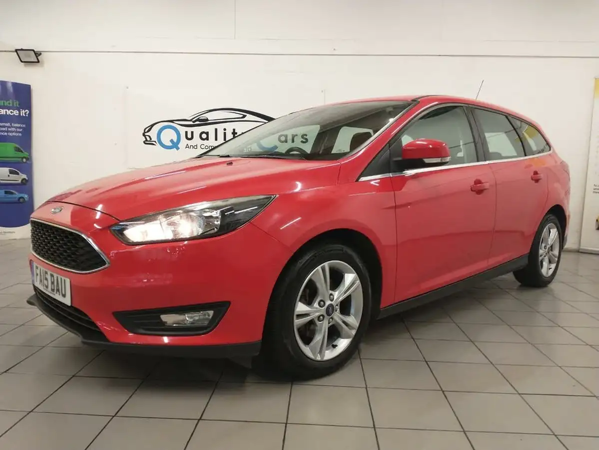 2015-ford-focus-10-zetec-100ps-estate-big-4